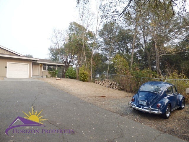 Building Photo - 4000-4002 Earnscliff Ave