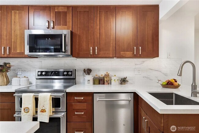 Building Photo - 2Bd/1.75Ba Kirkland Condo