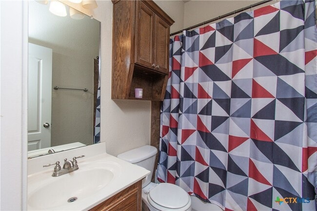 Building Photo - 305 Hedy Dr
