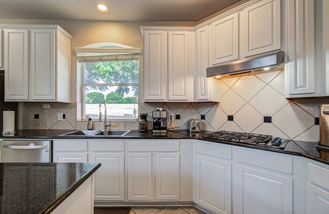 Building Photo - 26427 Sagewood Forest Dr