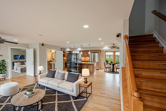 Building Photo - 5806 Flanders St