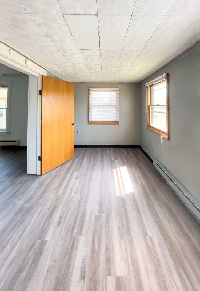 Building Photo - Charming 1-Bedroom Apartment Near Ball Sta...
