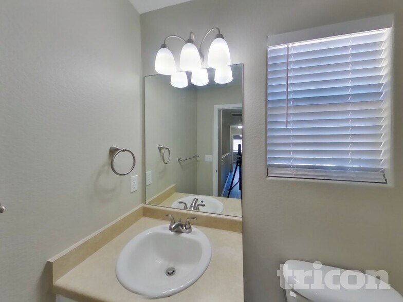 Building Photo - 652 Hailey Glenn View