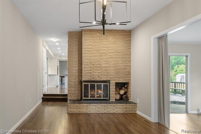 Building Photo - 126 Orchardale Dr