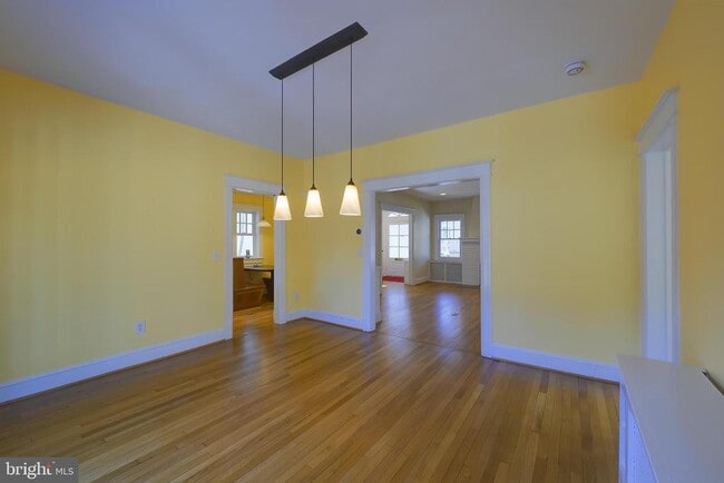 Building Photo - 5717 Chevy Chase Pkwy NW