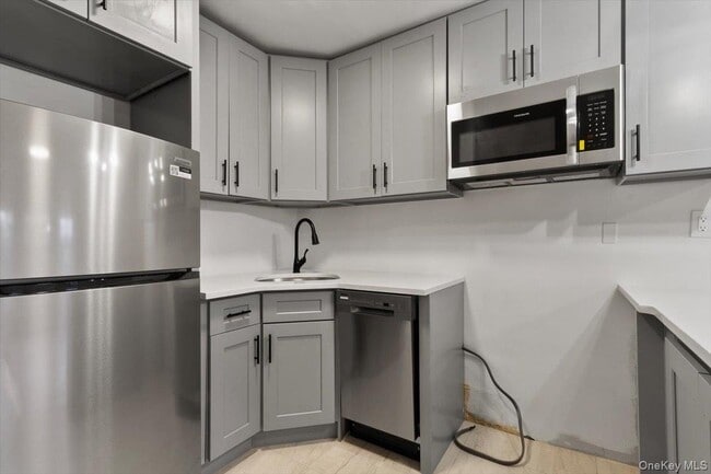 Building Photo - 116 Corlies Ave