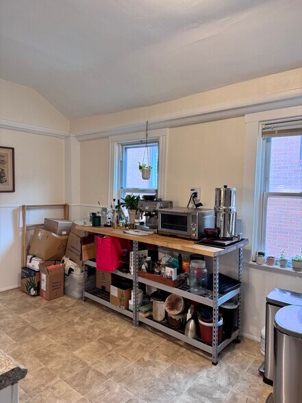 Primary Photo - 122 Gore St