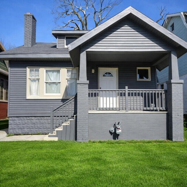 Building Photo - 2530 Fullerton Ave