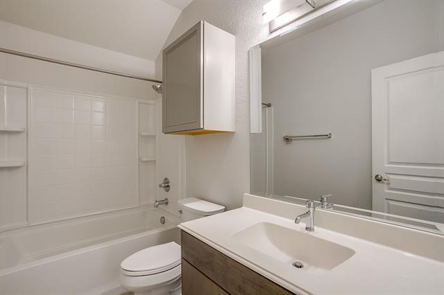 Building Photo - 817 Woodmark Dr