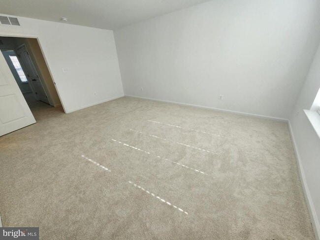 Building Photo - 477 Husky Trl