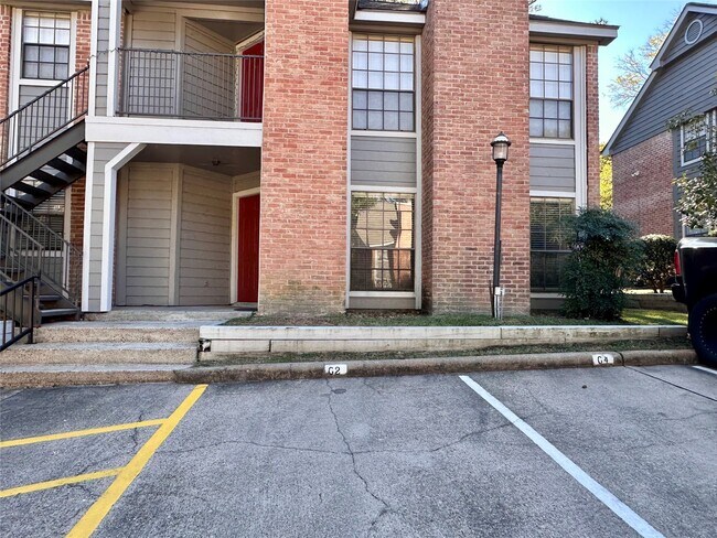 Building Photo - 2401 Sycamore Ave