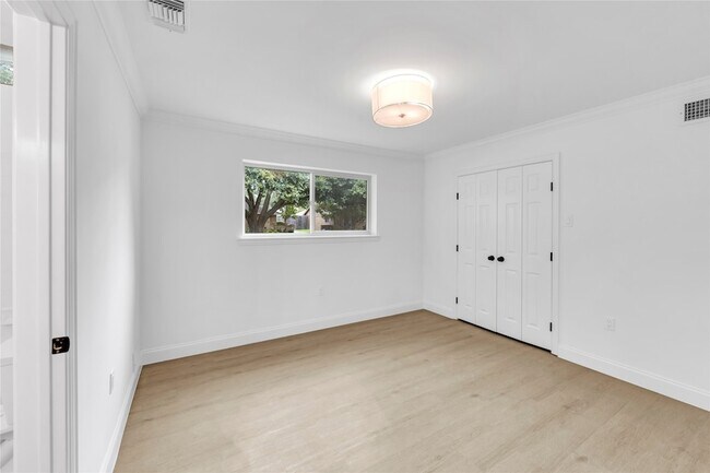 Building Photo - 13826 Wooded Creek Ct