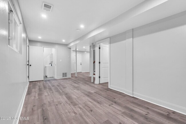 Building Photo - 47 Beam Ave