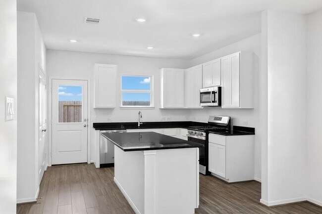 Building Photo - 18027 Lasso Mls Dr