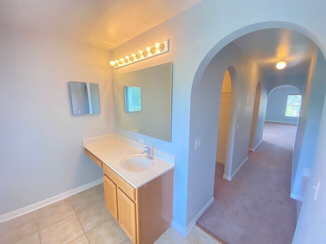Building Photo - Beautiful 4B/3.5B/2 Car Garage 2-Story Home!