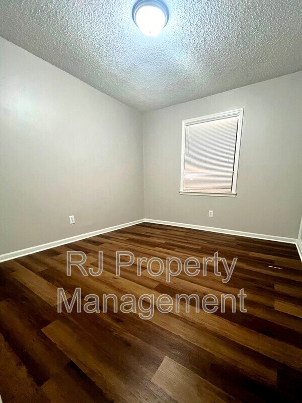 Building Photo - 609 Semple Ave