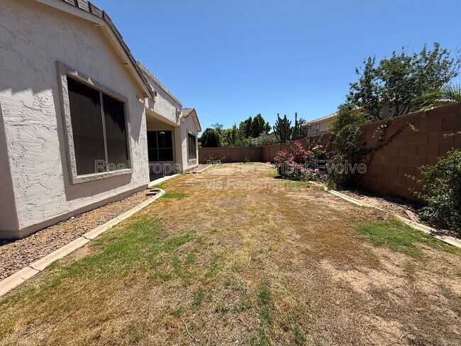 Building Photo - 281 W Flamingo Dr