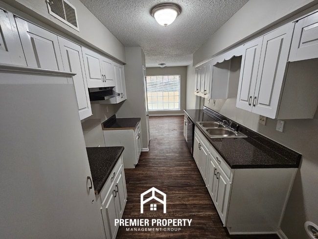 Building Photo - 5740 Fox Bend Ave