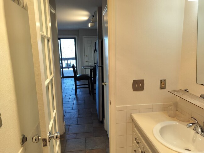 Building Photo - Immediate Move In special- Furnished/Pet friendly/ One bedroom Condo, short term lease of 30 days...