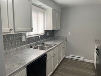 Building Photo - Beautiful Newly Renovated Unit!!