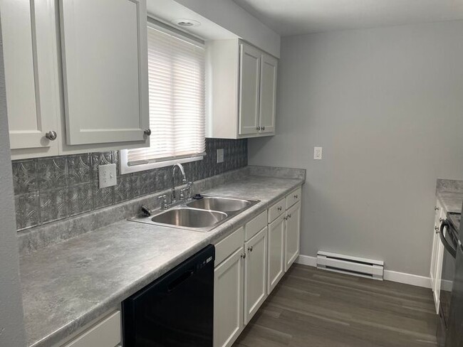 Primary Photo - Beautiful Newly Renovated Unit!!