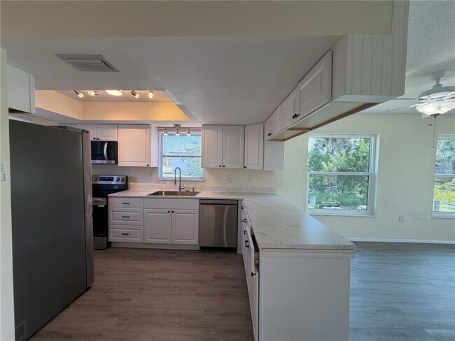 Building Photo - 2619 Magdalina Dr