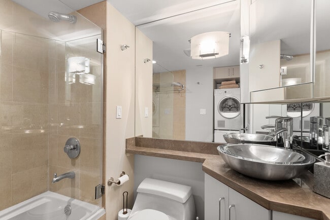 Building Photo - 916 E Hopkins Ave