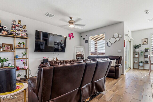 Building Photo - 6166 Hidden Psge Ave