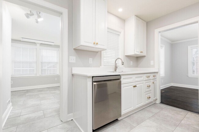 Building Photo - 2664 Kings Hwy