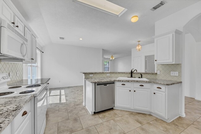 Building Photo - 12210 Woody Hollow Dr