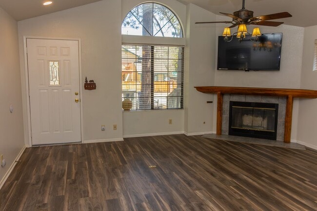 Building Photo - Cozy Home for Rent in Big Bear City