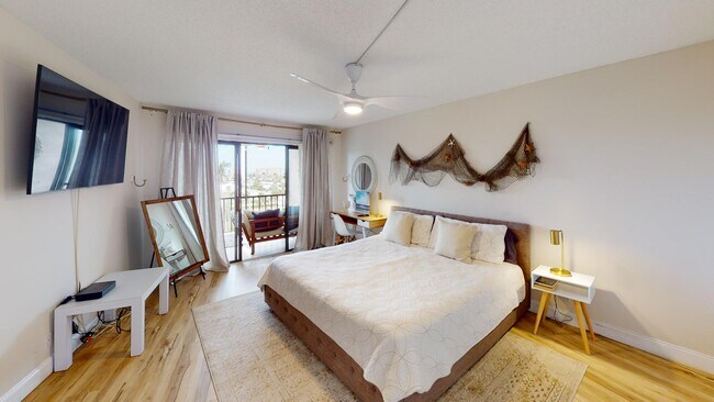 Building Photo - 5855 Midnight Pass Rd