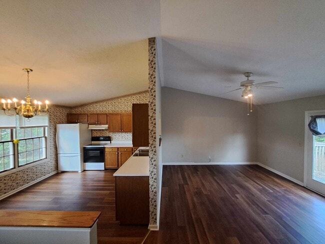 Building Photo - 377 Aaron Dr