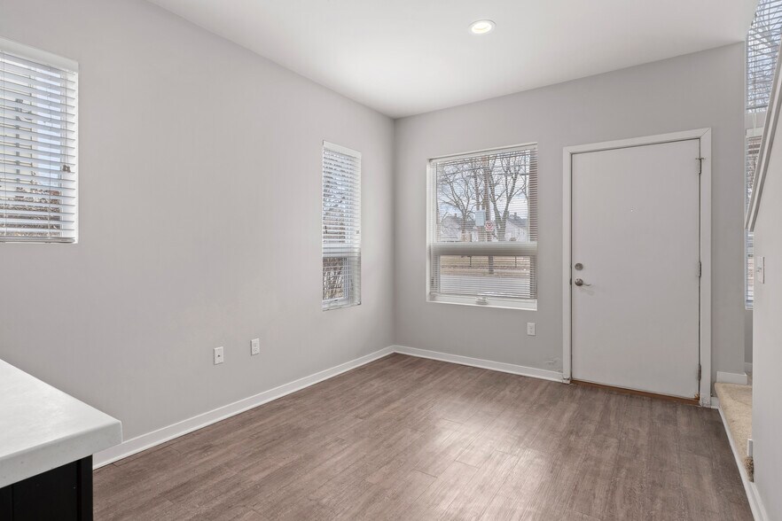 Building Photo - 600 Douglas St NW