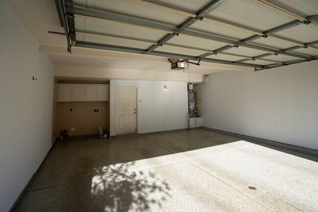 Building Photo - Welcome home to this beautifully designed ...
