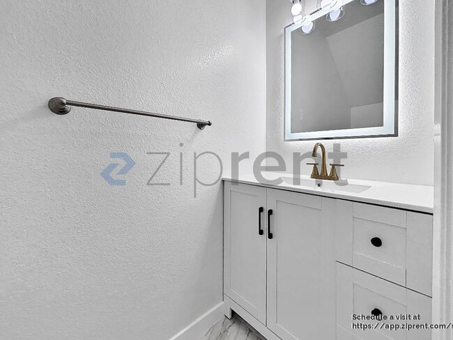 Building Photo - 320 Barbara Ln