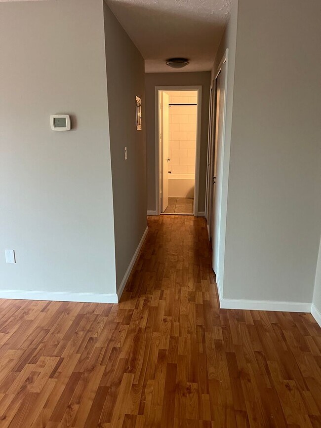 Building Photo - 6000 Nob Hill Dr
