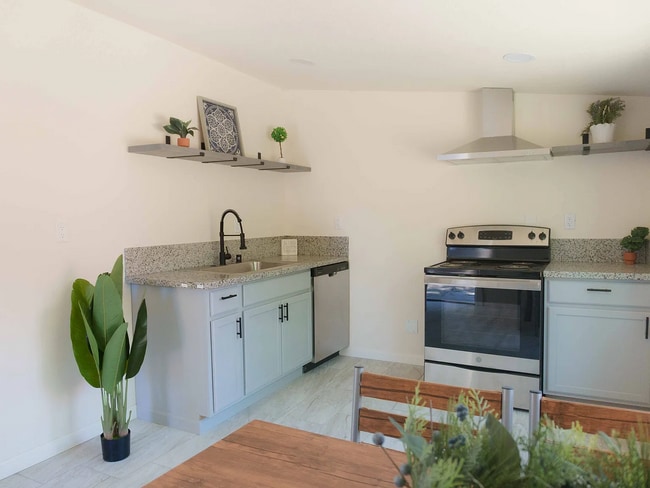 Building Photo - 172 Pixley Ave