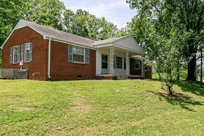 Building Photo - Cozy One Story, 3 bedroom, 2 baths, 1411 sqft