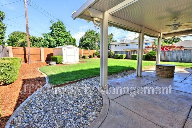 Building Photo - 2128 W La Loma Dr