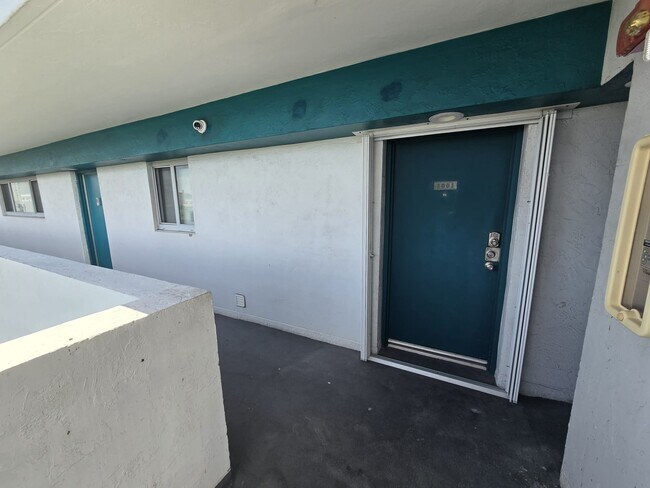 Building Photo - 1700 NW North River Dr