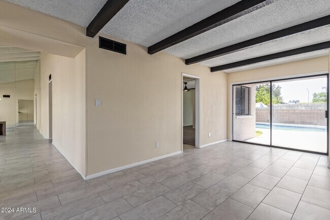 Building Photo - 3917 W Juniper Ave