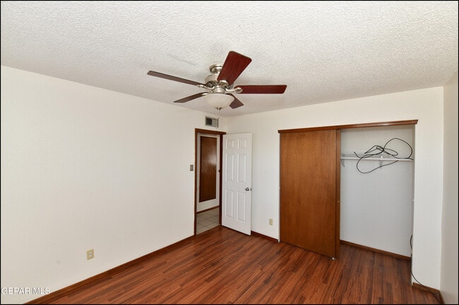 Building Photo - 2629 Lake Victoria Dr