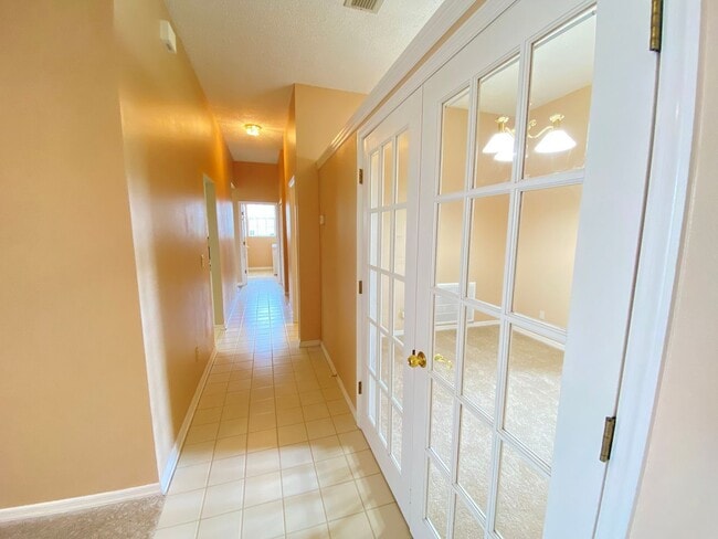 Building Photo - 3708 Molona Dr