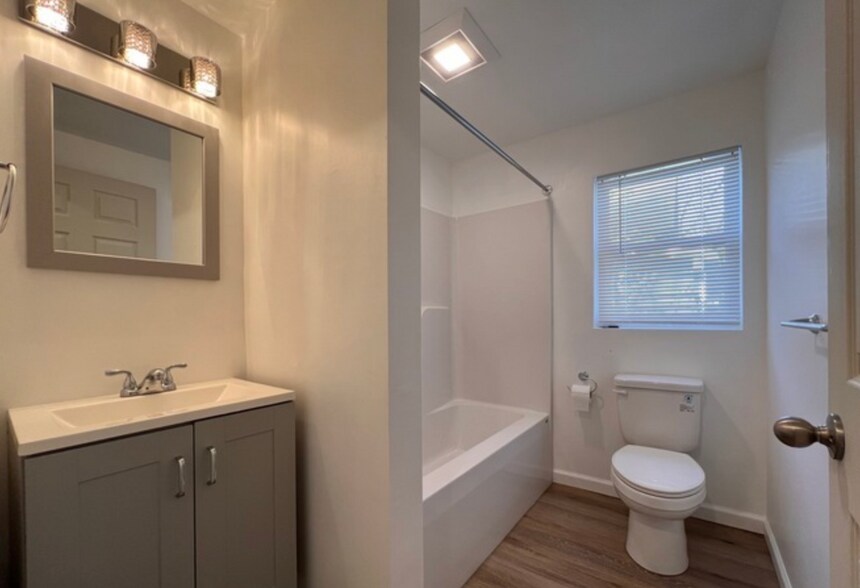 Building Photo - 947 Woodmere Ave