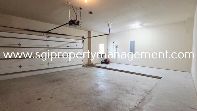 Building Photo - 201 Pasadena Trail