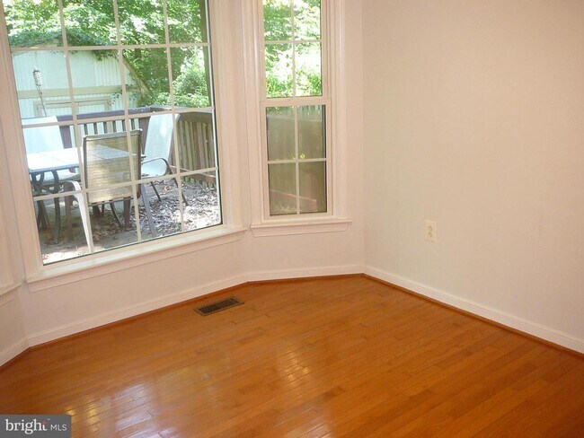 Building Photo - 231 Vine Pl