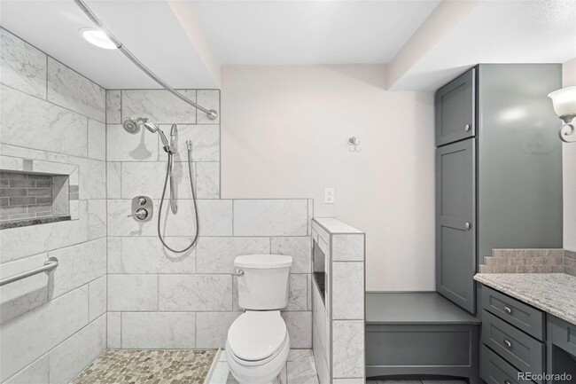 Building Photo - 5585 Escondido Dr