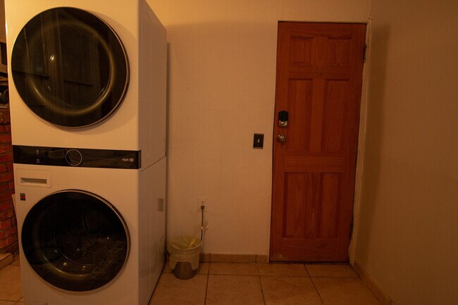 Building Photo - 1514 16th St SE