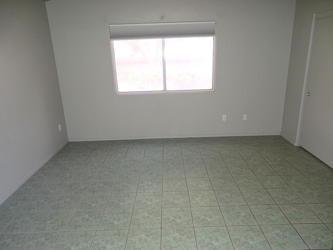 Building Photo - 3 Bedroom Single Story Northwest Vegas Home